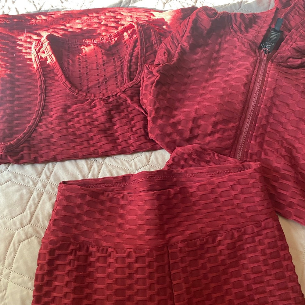 NWOT! 3 pc. Red Honeycomb Bubble Set